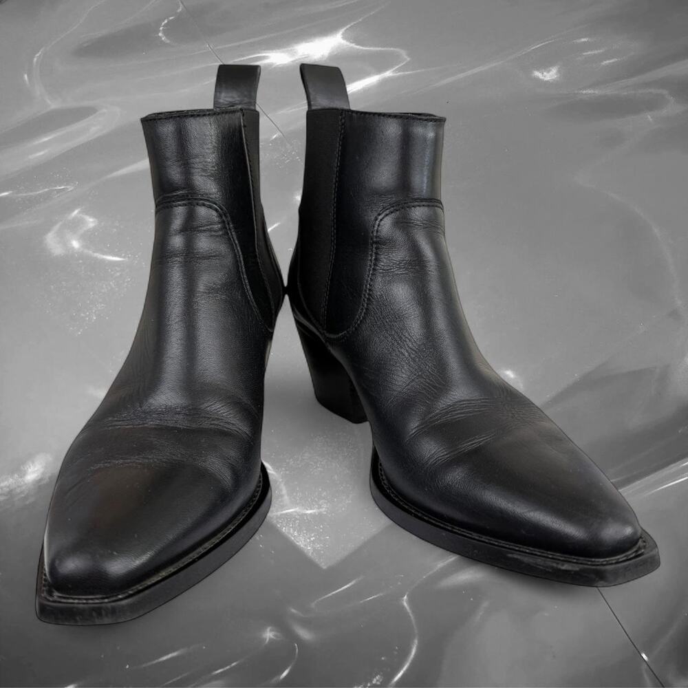 Everlane black leather Chelsea ankle boots made in Italy size 6